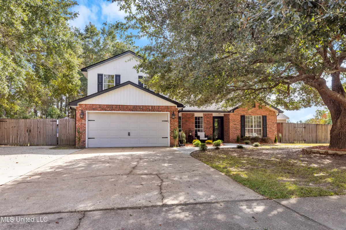 4 N Lakeview Drive, Ocean Springs, MS 39564 - Image #1