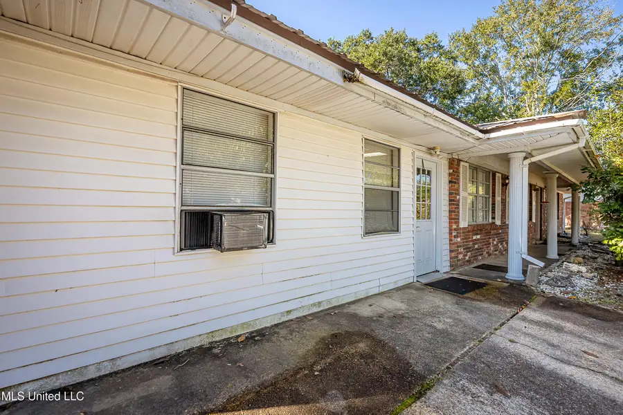 6237 Browning Drive, Ocean Springs, MS 39564 - Image #2