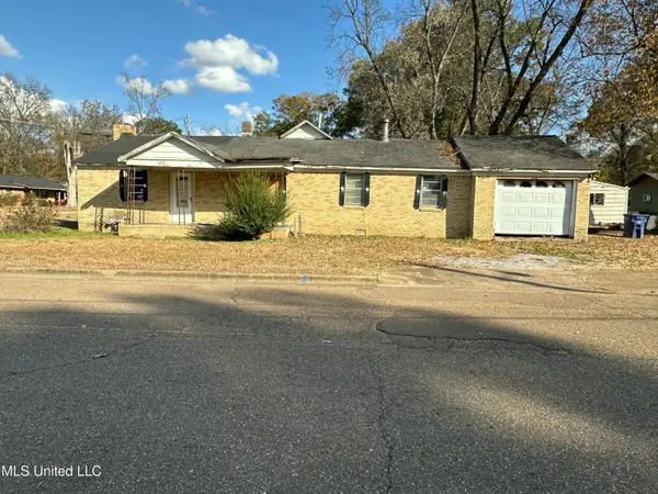 100 Woods Street, Batesville, MS 38606