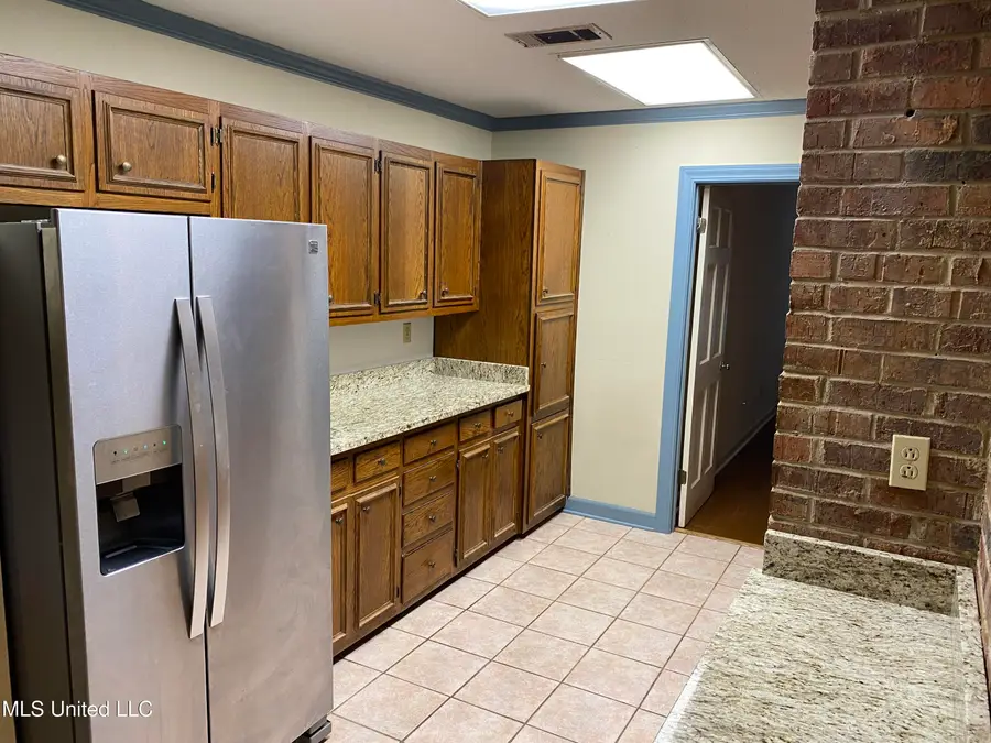 622 S Aubrey Circle, Greenwood, MS 38930 - Image #3