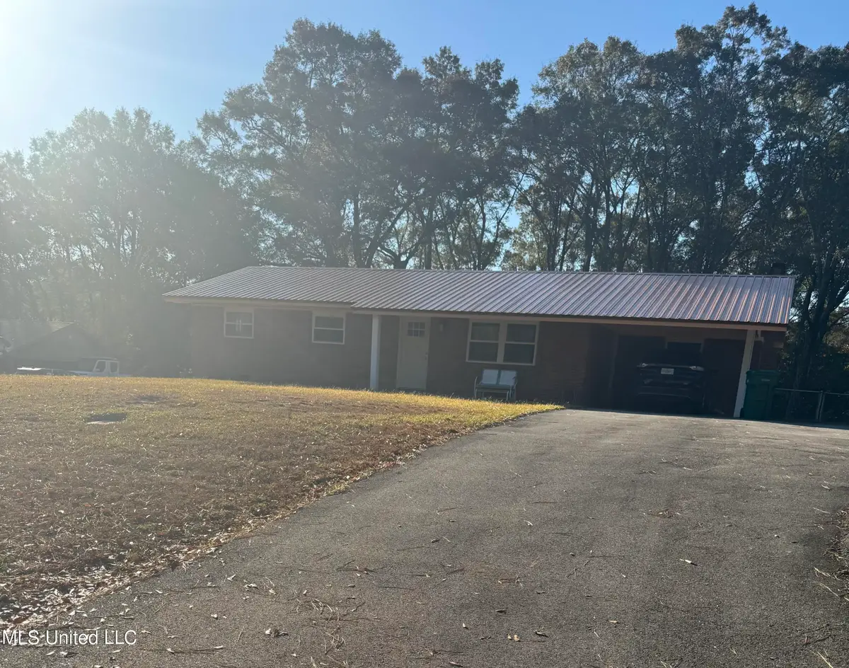 916 E College Avenue, Wiggins, MS 39577 - Image #1