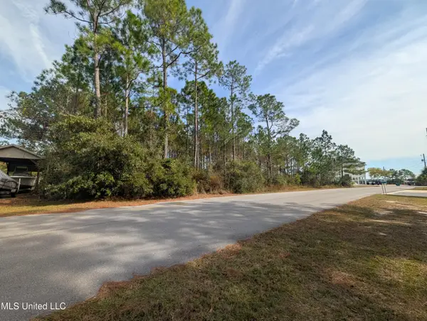 3526 Lumahai Place, Diamondhead, MS 39525
