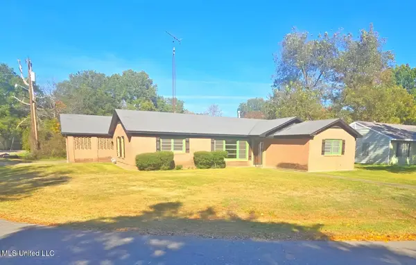 1315 S Saint Marys Circle, Greenville, MS 38703