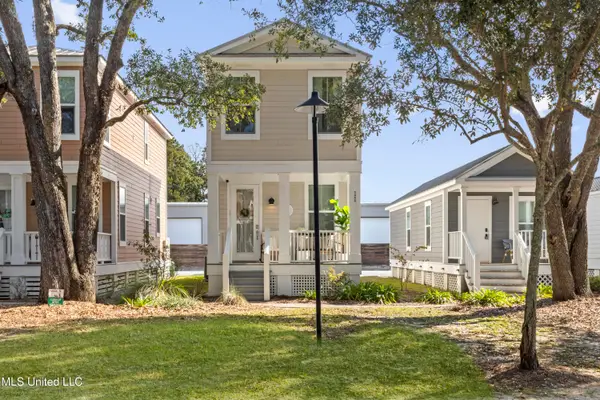 2207 Government Street, Ocean Springs, MS 39564