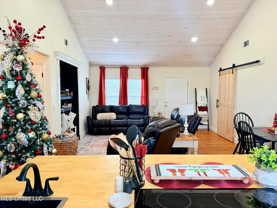 1116 James Road, Gore Springs, MS 38929 - Image #3