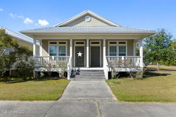 318 Saint Francis Street, Bay Saint Louis, MS 39520