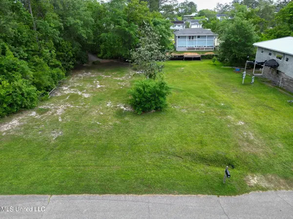 6027 Apache Drive, Kiln, MS 39556