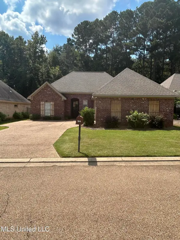 104 Meadowcreek Drive, Brandon, MS 39042