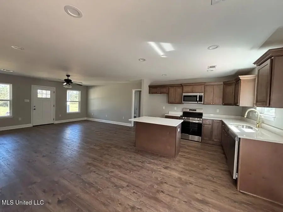 426 Violet Street, Kiln, MS 39556 - Image #2