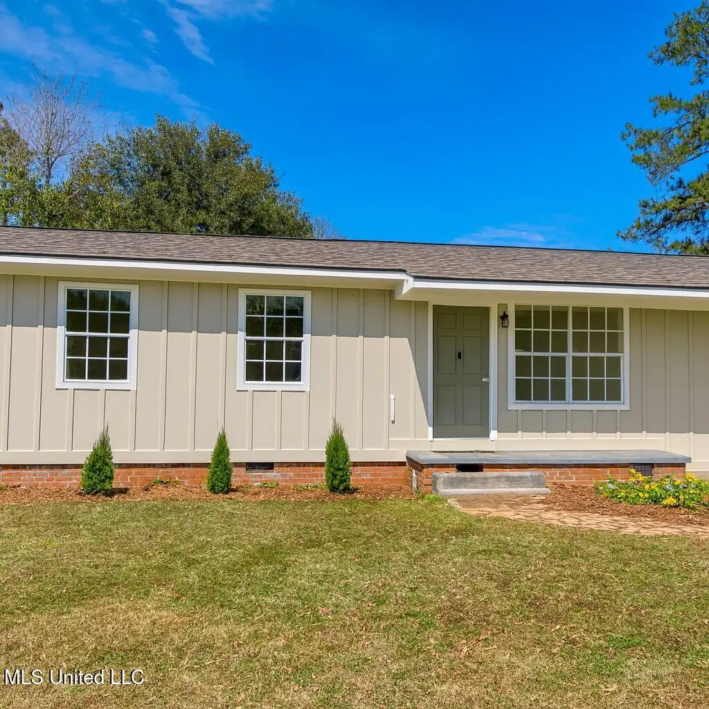 352 Beverly Circle, Crystal Springs, MS 39059 - Image #1