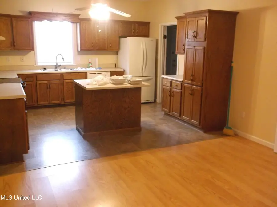 2113 Summit Holmesville Road, McComb, MS 39648 - Image #2