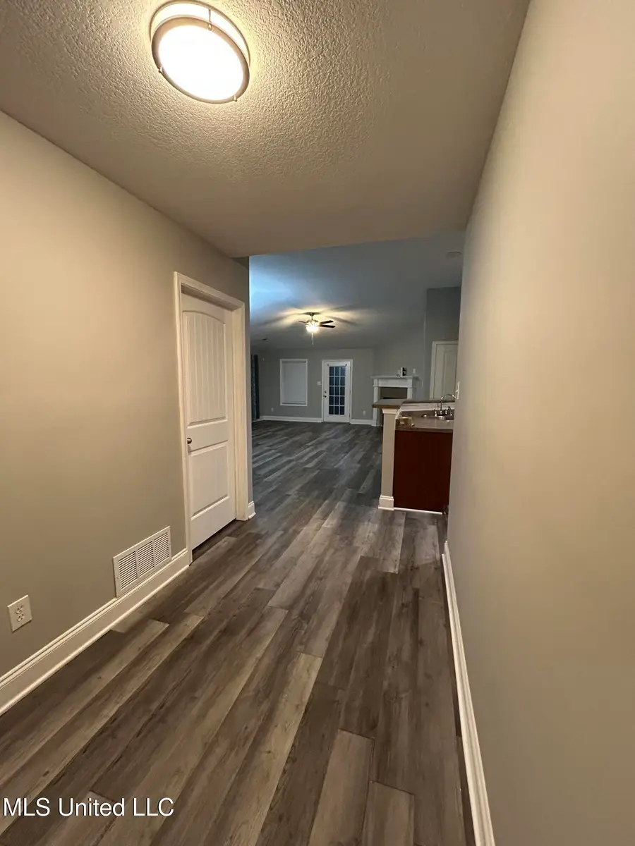 8941 Willa Jean Cove, Southaven, MS 38671 - Image #2