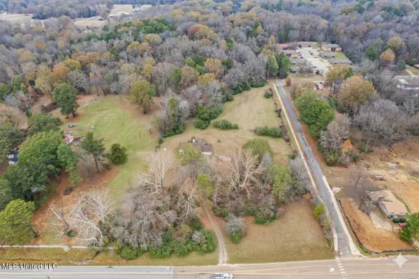 1038 W Oak Grove Road, Hernando, MS 38632