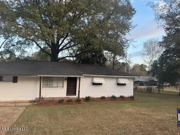 102 E Lakeview Circle, Clinton, MS 39056