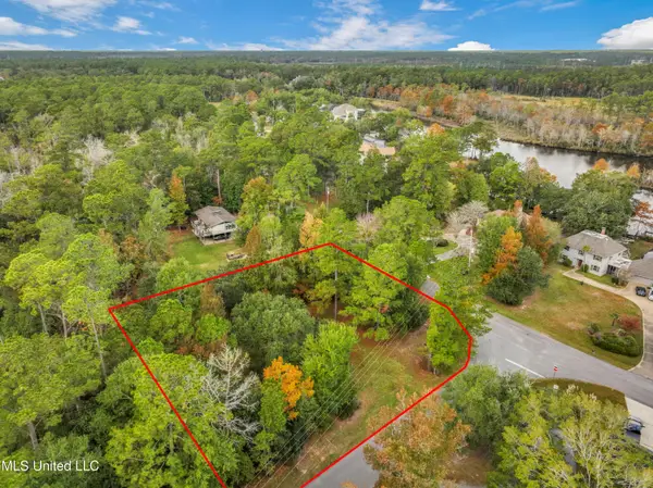 8372 Maunalani Place, Diamondhead, MS 39525