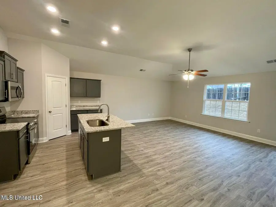 102 Red Bird Cove, Senatobia, MS 38668 - Image #3