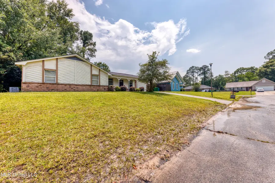 12513 W Canterbury Drive, Ocean Springs, MS 39564 - Image #2
