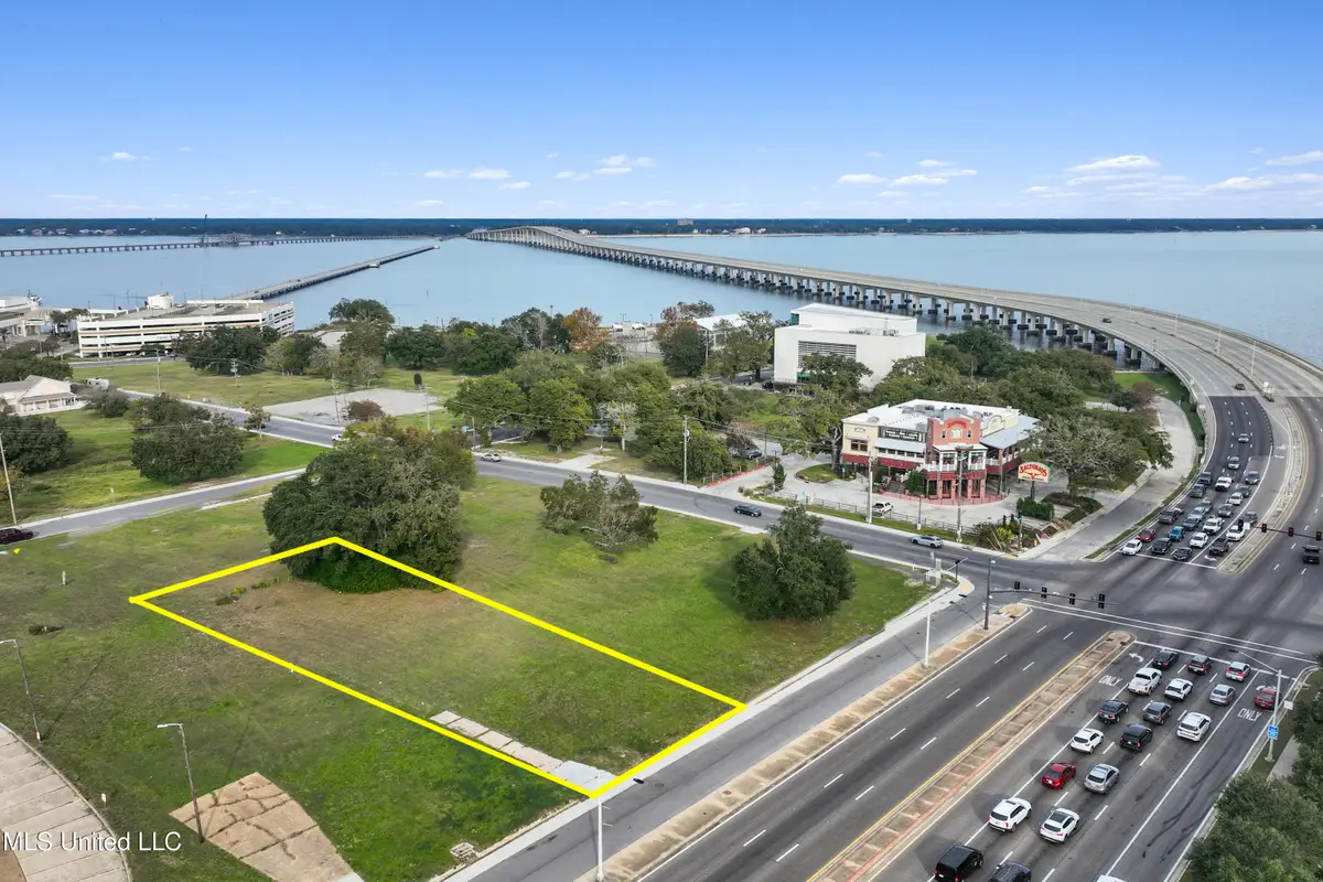 166 Beach Boulevard, Biloxi, MS 39530 - Image #1