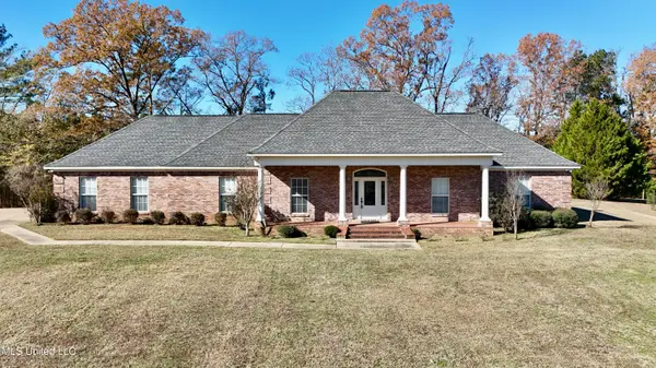 109 Grande Oaks Drive, Byram, MS 39272