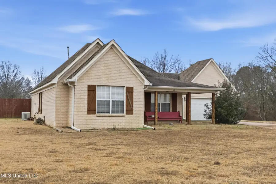 109 Waverly Circle, Senatobia, MS 38668 - Image #2