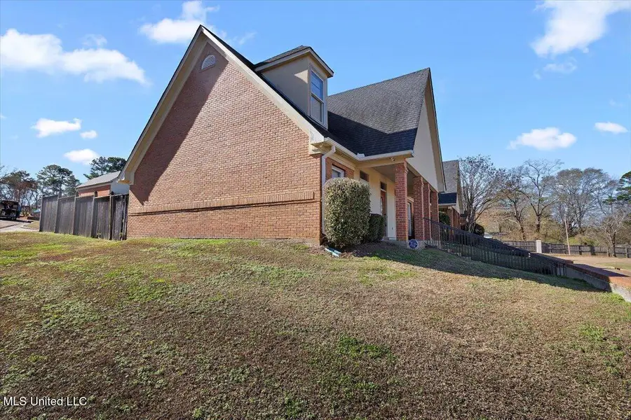 36 S Crossings, Jackson, MS 39206 - #2