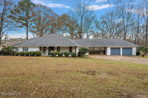 561 N Springlake Circle, Terry, MS 39170