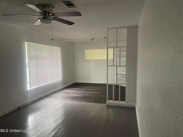 362 E Leavell Woods Drive, Jackson, MS 39212