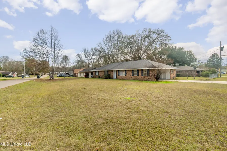 301 W Ray Drive, Hattiesburg, MS 39402 - Image #2