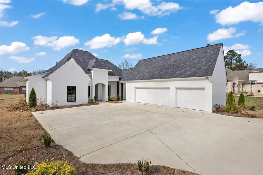 111 Grand Oak Boulevard, Clinton, MS 39056 - Image #3