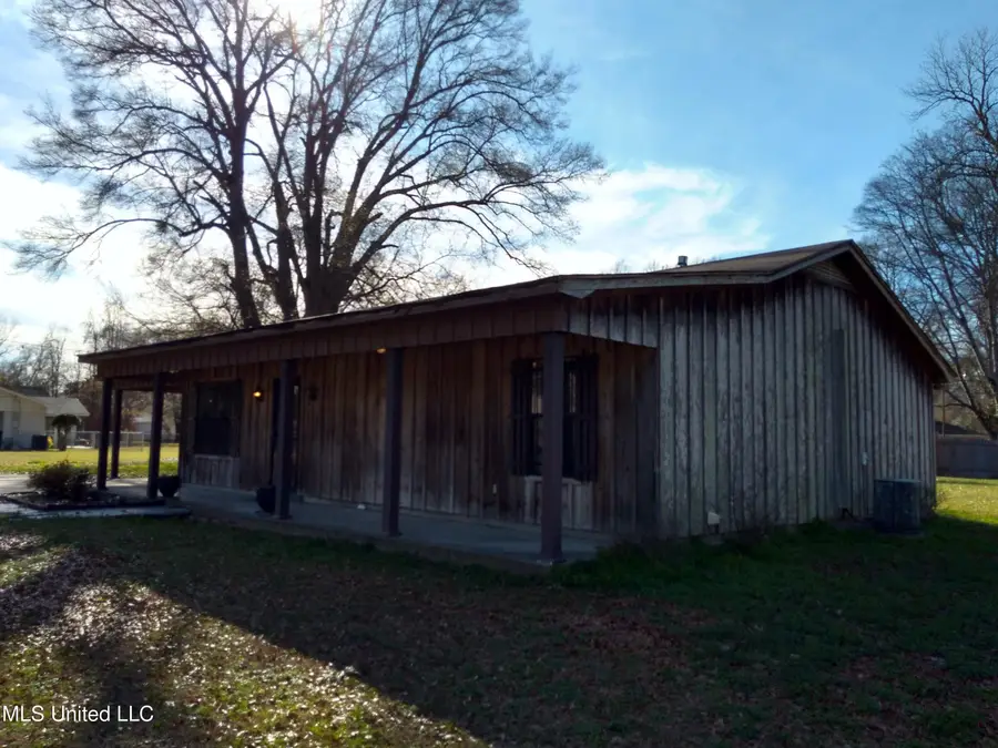 207 N Fulton Avenue, Isola, MS 38754 - #2