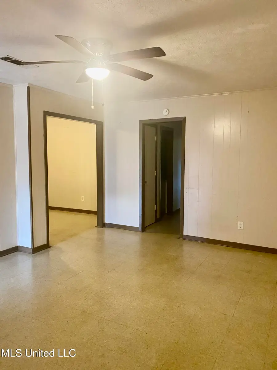 615 Central Avenue, Yazoo City, MS 39194 - #3