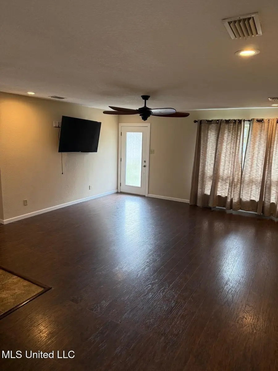 2711 Monterey Avenue, Pascagoula, MS 39567 - Image #3