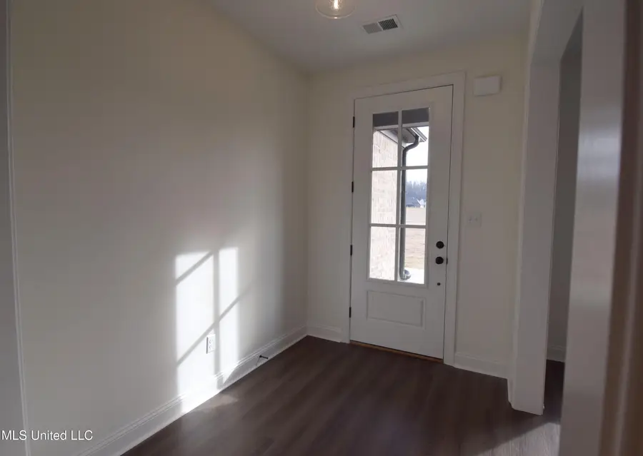 207 Centerline Roper Loop, Byhalia, MS 38611 - Image #2