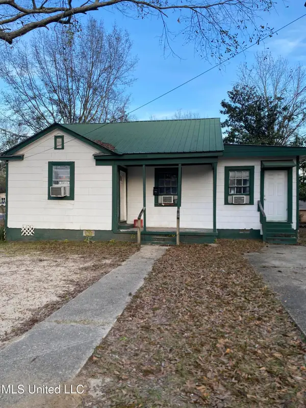 704 Woodland Court, Hattiesburg, MS 39401