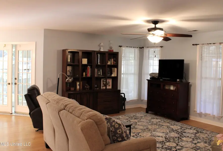 5825 Southridge Drive, Olive Branch, MS 38654 - Image #3