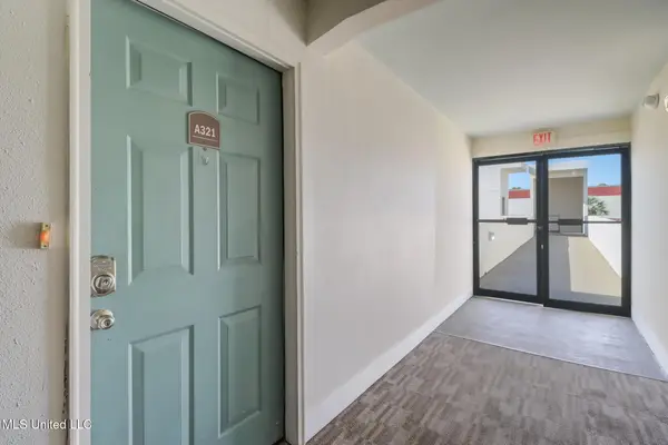 2046 Beach Boulevard, Biloxi, MS 39531