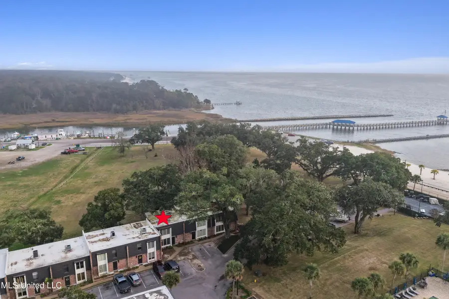 527 Front Beach Drive, Ocean Springs, MS 39564 - Image #2