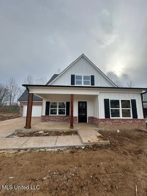 6099 Hickory Pt Drive, Walls, MS 38680