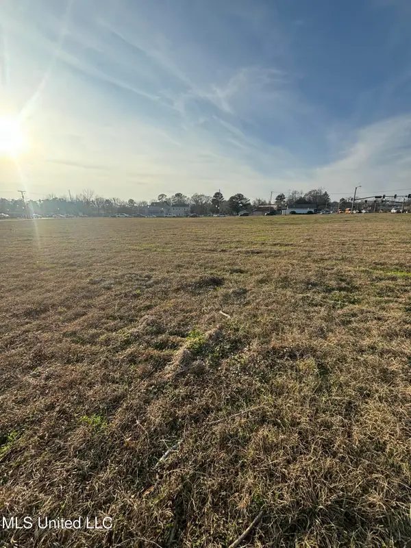 000 Clinton Parkway, Clinton, MS 39056