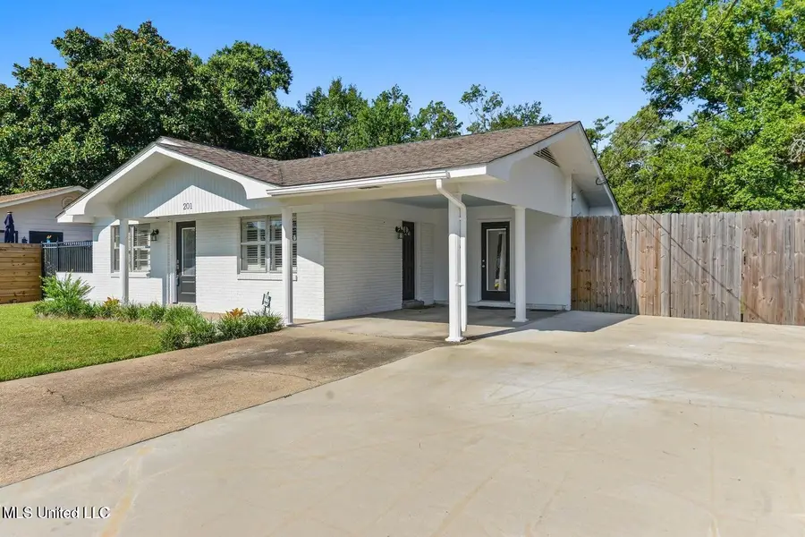 201 Walnut Drive, Ocean Springs, MS 39564 - Image #2
