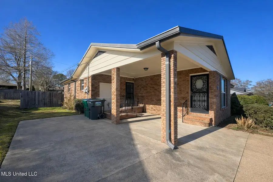 2049 Oakhurst Drive, Grenada, MS 38901 - Image #2