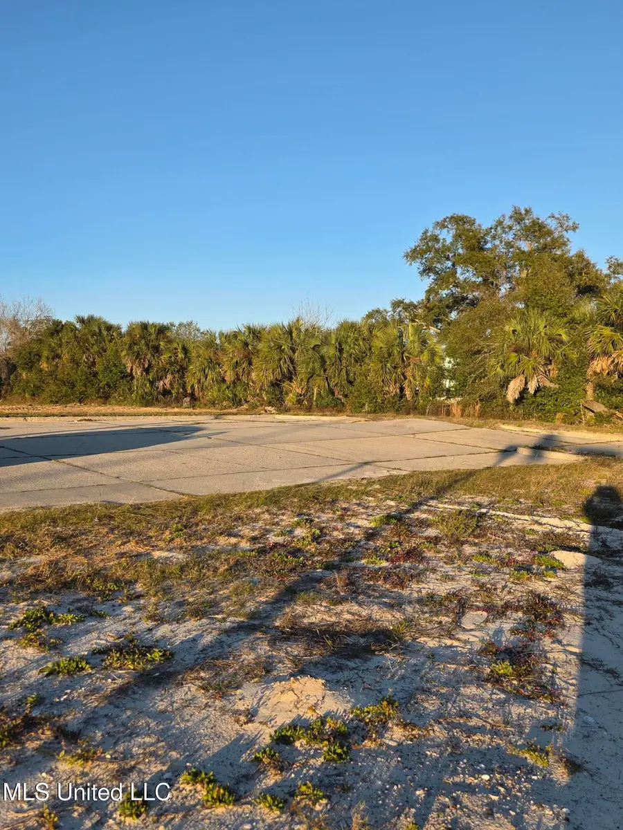 802 Beach Drive, Gulfport, MS 39507 - Image #2