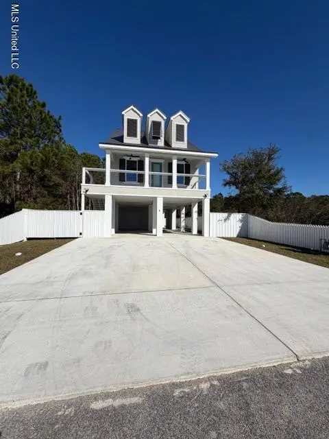 200 Farrar Lane, Waveland, MS 39576