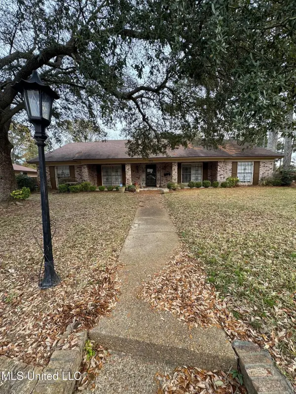 980 Royal Oak Drive, Jackson, MS 39209