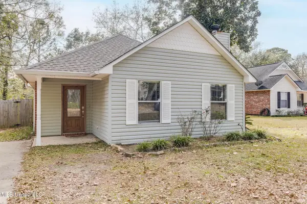 13501 Saint Martin Drive, Ocean Springs, MS 39564