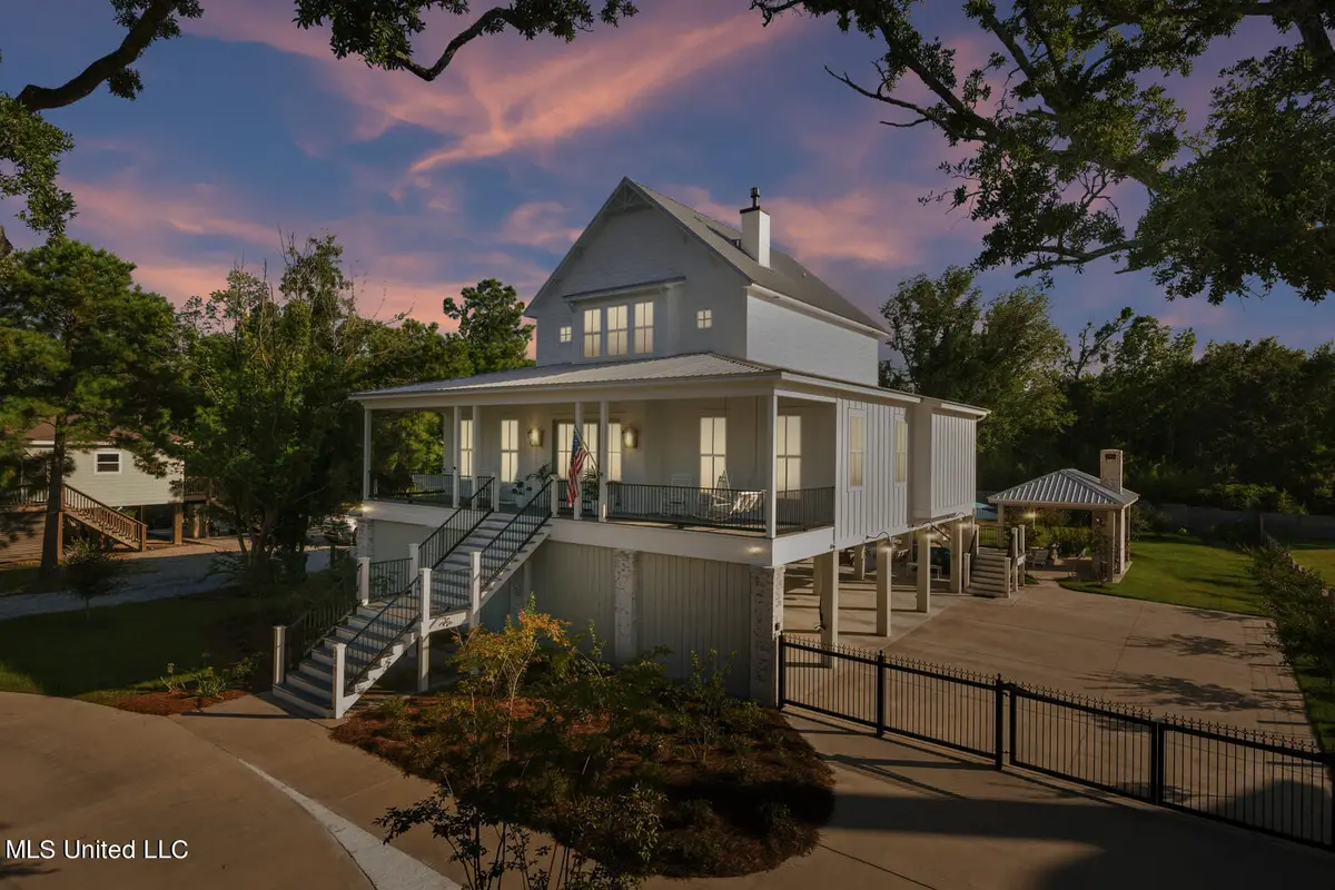 209 Nicholson Avenue, Waveland, MS 39576 - Image #1