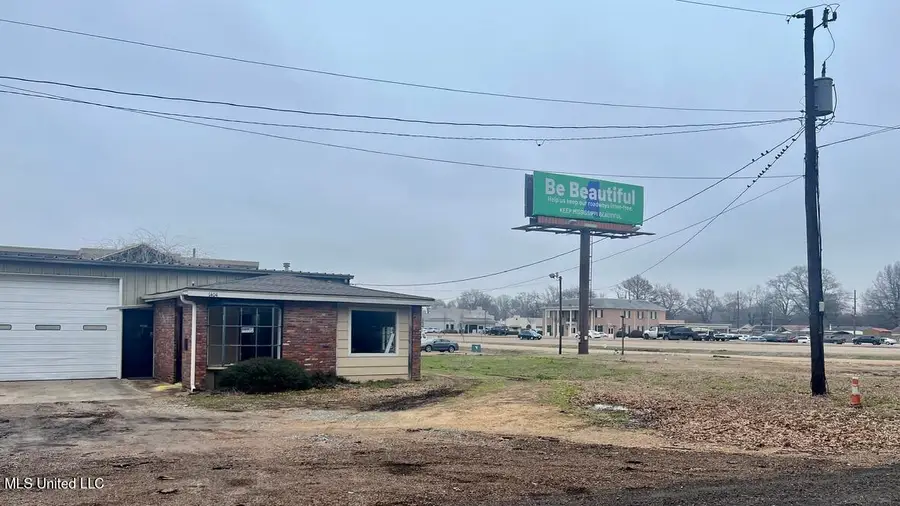 901 W Highway 82, Greenwood, MS 38930 - #2