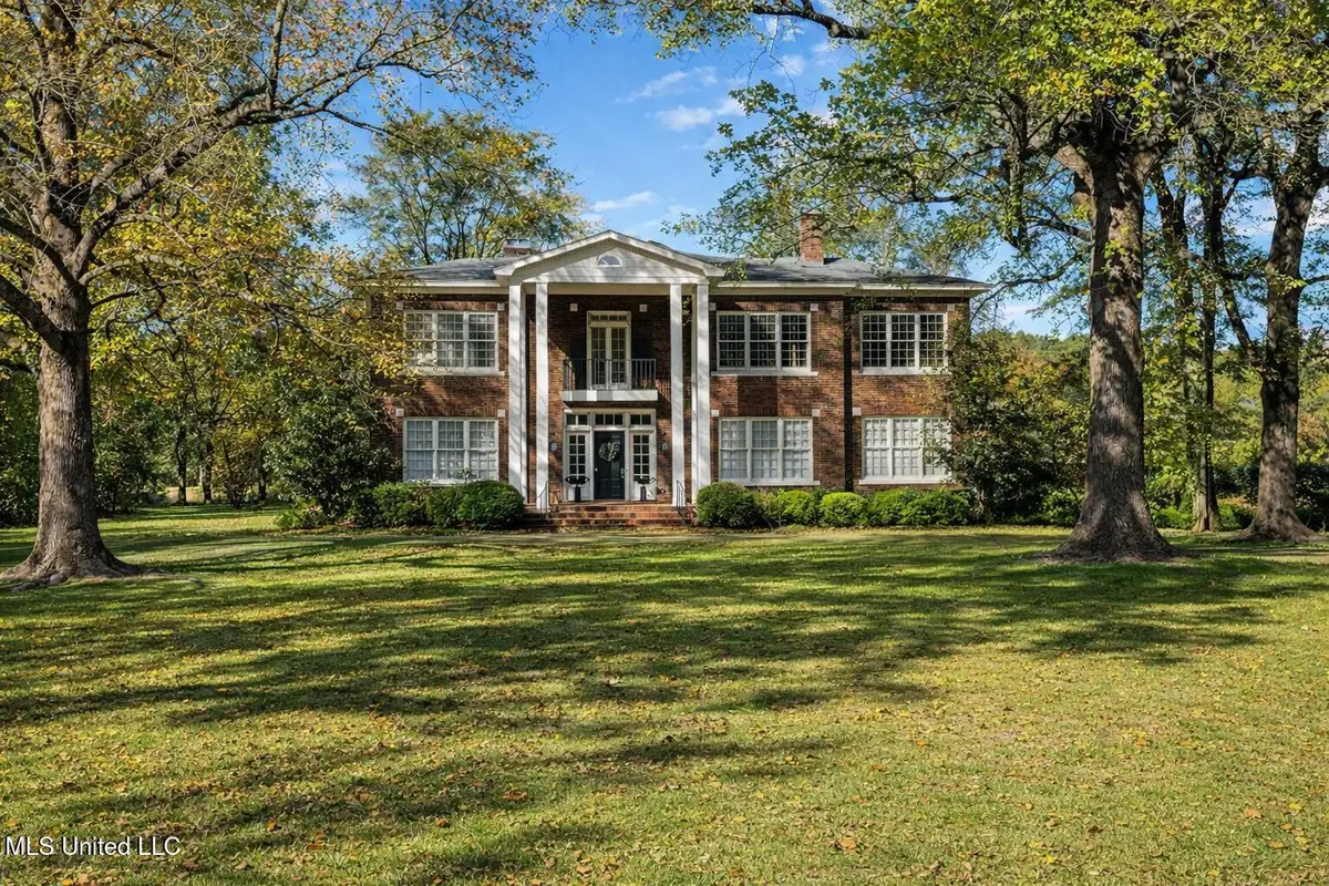 2502 W Claiborne Avenue, Greenwood, MS 38930 - #1