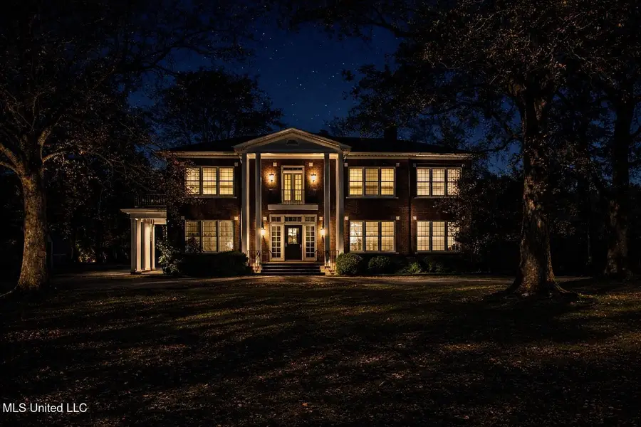 2502 W Claiborne Avenue, Greenwood, MS 38930 - #2