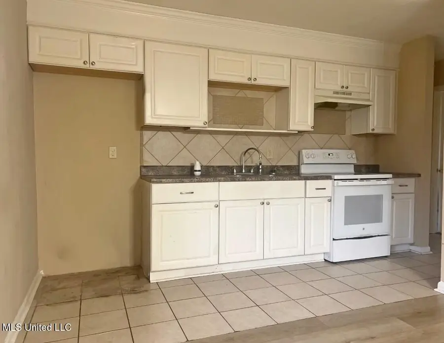 706 Maurice Avenue, Vicksburg, MS 39183 - Image #2